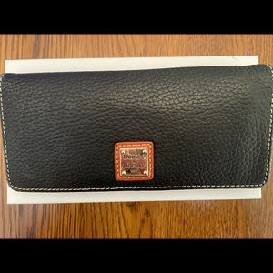 Dooney & Bourke wallet